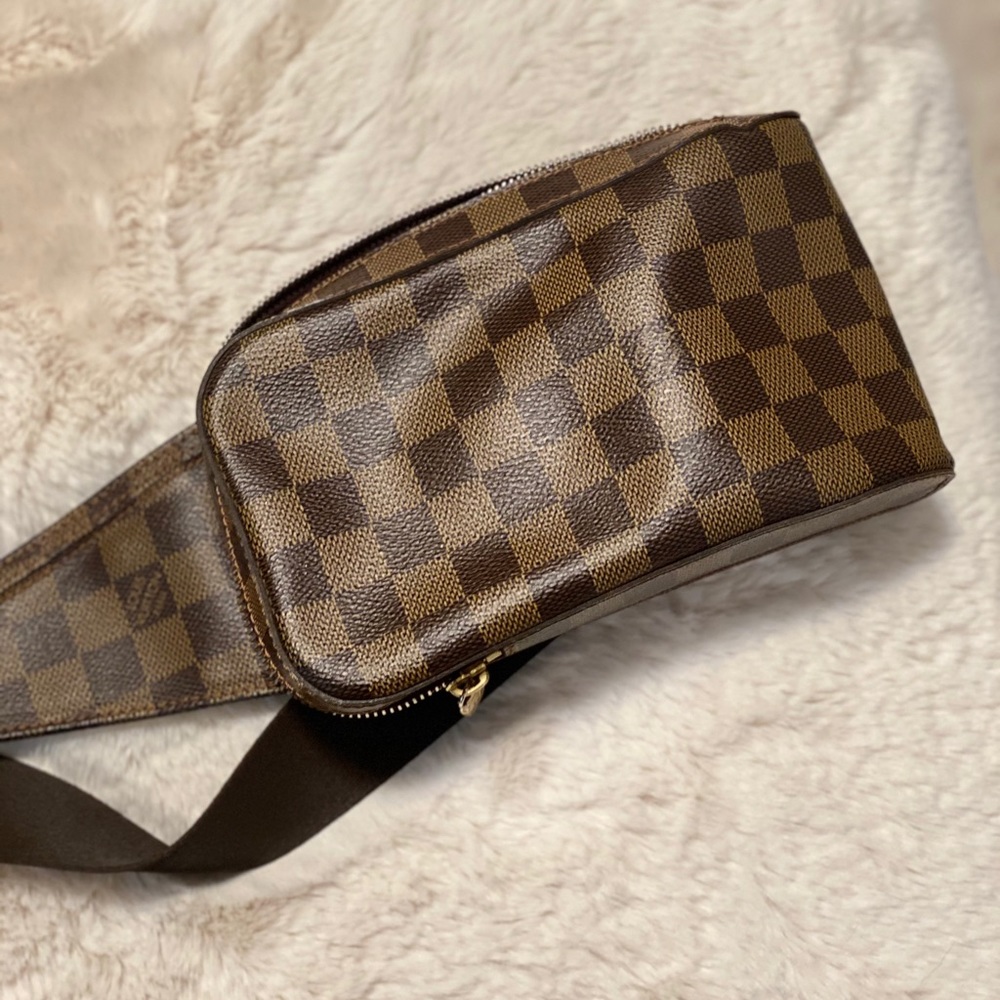 AUTHENTIC! Louis Vuitton Geronimos fanny in Damier